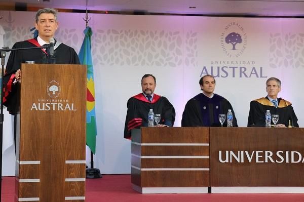Rosatti a los graduados de abogacía de la Austral: “Los principios y valores son las herramientas que les permitirán posicionarse frente a los desafíos por delante”