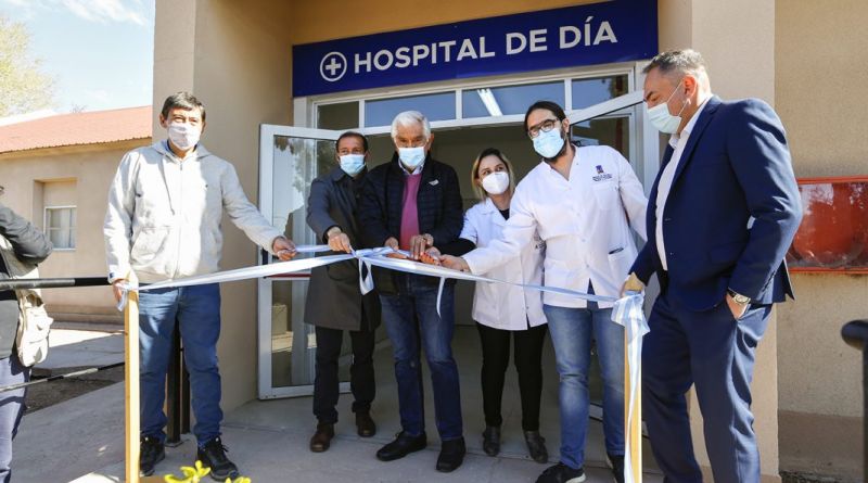 Gutiérrez y Pereyra inauguraron servicios sanitarios en Plaza Huincul