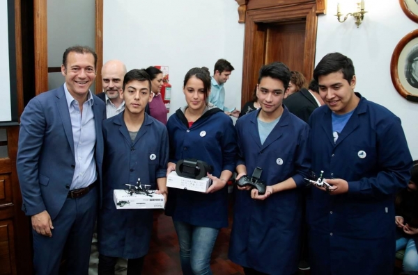 Entregaron kits de drones educativos a 25 escuelas técnicas de Neuquén