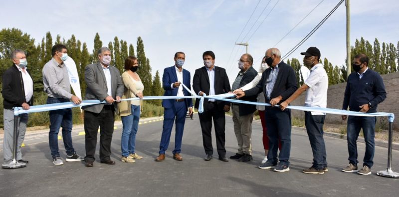 Avanza el plan de asfalto en la ciudad de Neuquén
