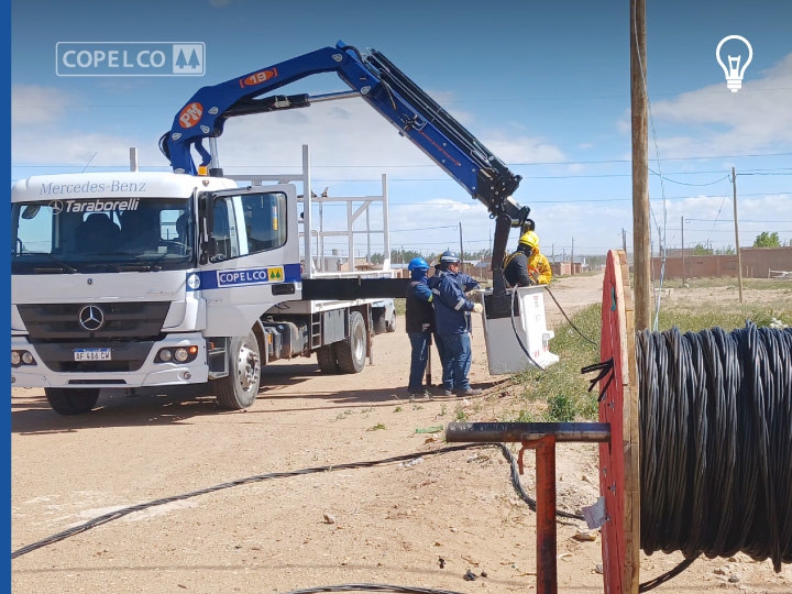 COPELCO amplía el tendido de energía en Plaza Huincul