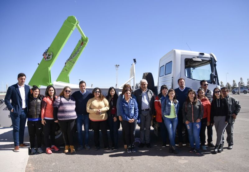 Manejar máquinas y camiones también es cosa de mujeres
