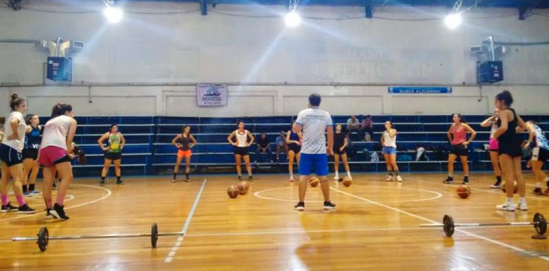 El básquet femenino trabajó en Centenario