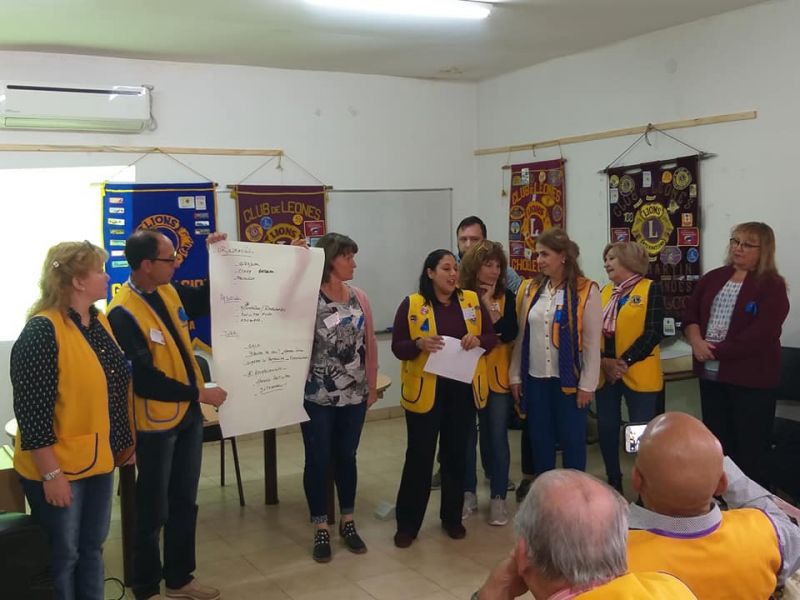 CLUB DE LEONES DE 25 DE MAYO LA PAMPA PRESENTES EN BIBLIOTECA MUNICIPAL "JUAN BENIGAR":