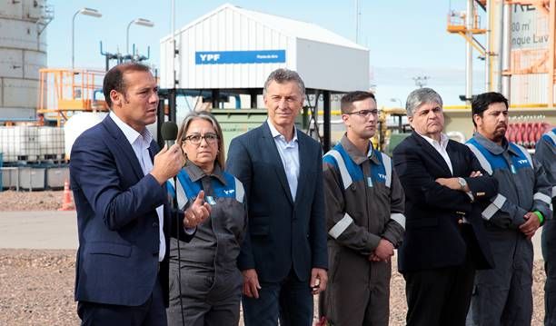 Gutiérrez y Macri inauguraron el oleoducto Loma Campana – Lago Pellegrini