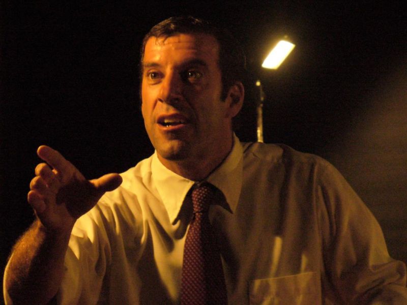 Teatro. INFORME PARA UNA ACADEMIA en Neuquén y Cipolletti.