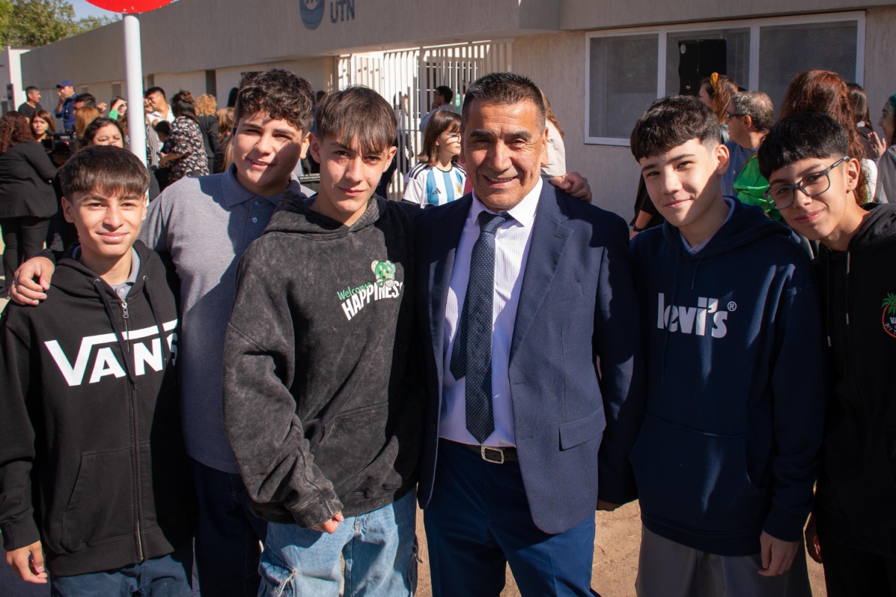 RIOSECO ENCABEZÓ EL COMIENZO DE CLASES EN EL COLEGIO TECNOLÓGICO
