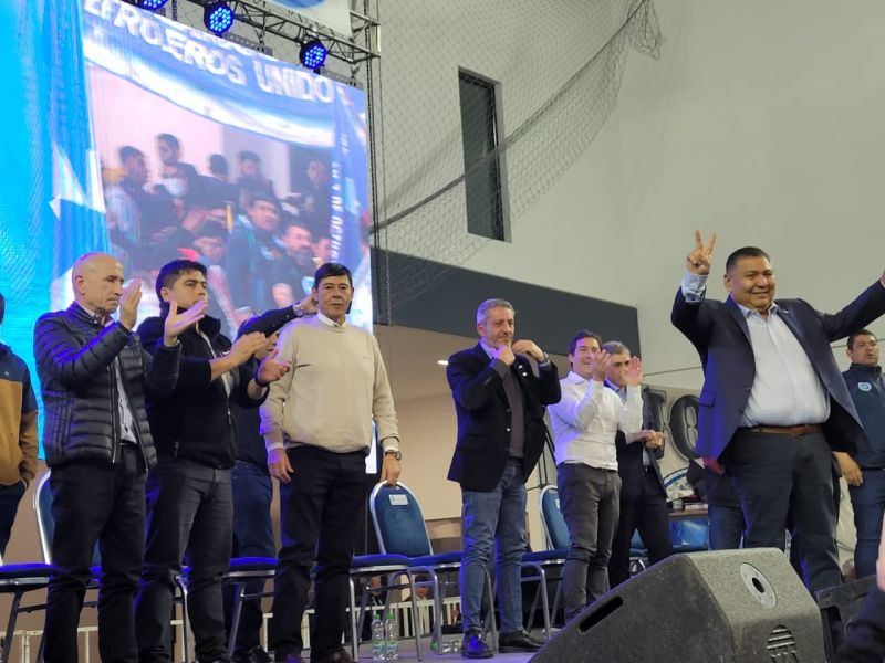 PETROLEROS PRIVADOS PRESENTeS EN LA ASUNCIÓN DE JORGE "LOMA" AVILA EN COMODORO RIVADAVIA