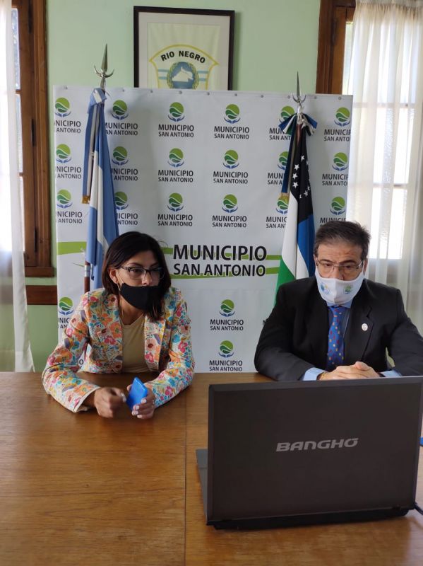 Firmaron el convenio para colocar el arco sanitizante en el acceso a Las Grutas y SAO