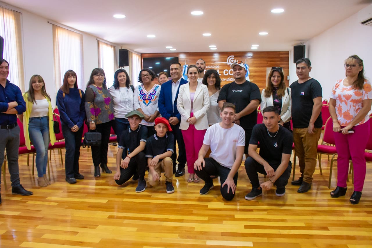CON LOS ARTISTAS LOCALES COMO PROTAGONISTAS PRESENTARON EL CICLO CULTURAL DE VERANO