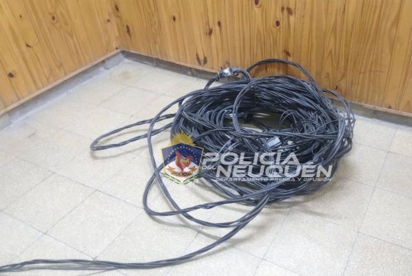 CUTRAL CÓ: DEMORADO POR SUSTRAER CABLES DE ALUMBRADO PÚBLICO