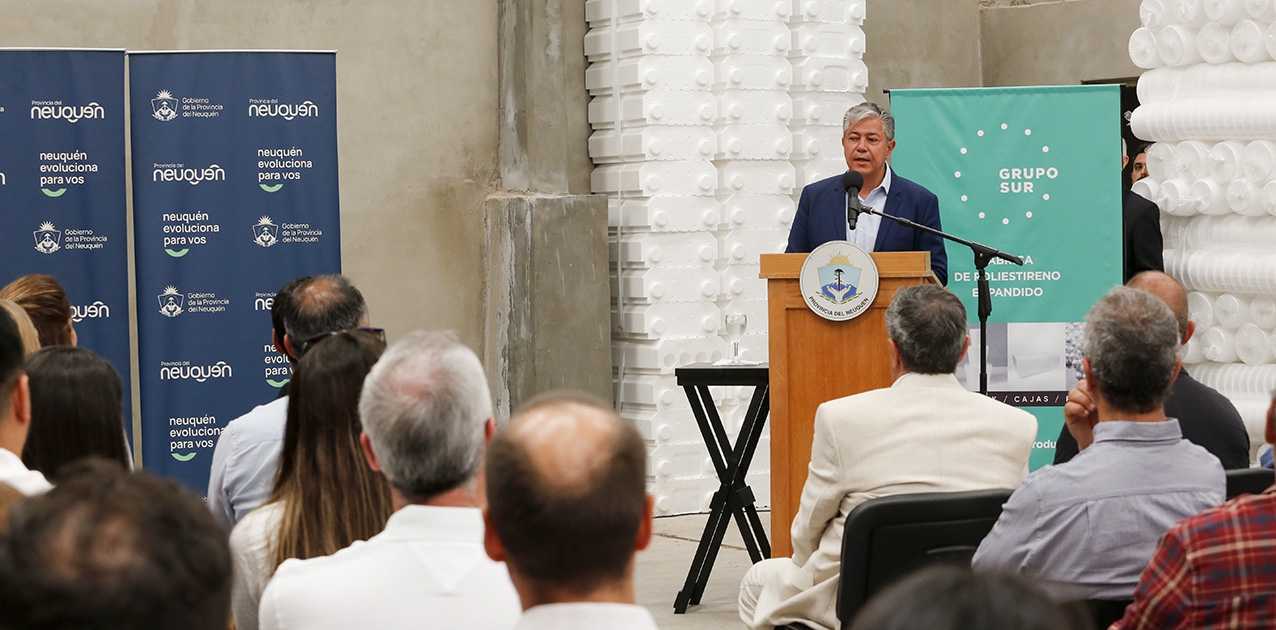 Rolando Figueroa otorgó créditos del BID para Pymes