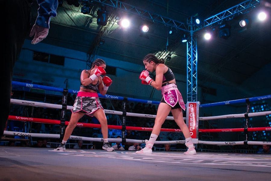 OTRA MARAVILLOSA VELADA DE BOX EN CUTRAL CO