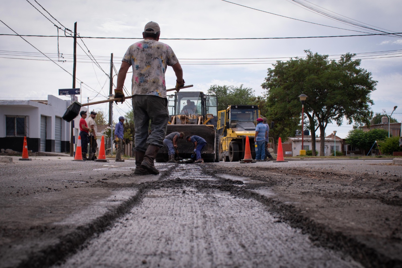 RIOSECO CONTINÚA GARANTIZANDO LA OBRA PÚBLICA Y ANUNCIÓ LA PAVIMENTACIÓN DE SECTORES NUEVOS EN LOS BARRIOS