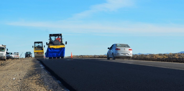 Obras de repavimentación y bacheo en rutas provinciales