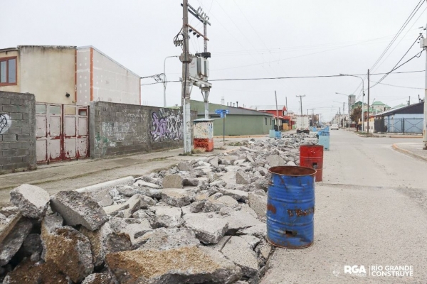 CONTINÚAN LAS OBRAS DE BACHEO EN LA CIUDAD