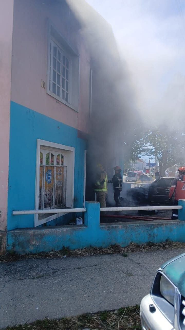 Un incendio dañó un taller mecánico y parte de una vivienda en Río Grande