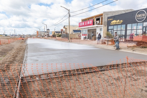 LA PAVIMENTACIÓN DE LA AV. ECHELAINE
