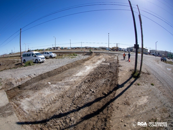 COMIENZA LA PAVIMENTACIÓN DEL ACCESO AL B° ALTOS DE LA ESTANCIA