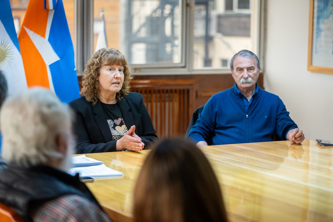 CON LA CONSIGNA DEL GOBERNADOR DE NO PARALIZAR LA ACTIVIDAD PORTUARIA