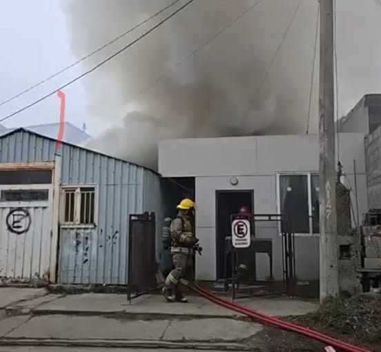 Iincendio afectó una vivienda en Pasaje Independiencia