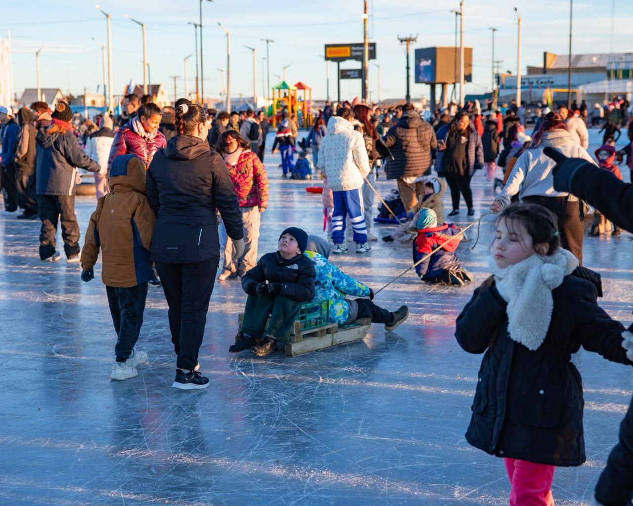 VENÍ A DISFRUTAR DE UNA TARDE SOBRE EL HIELO
