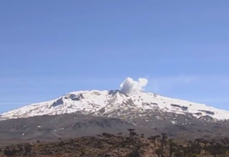 Por la baja actividad volcánica, el Copahue bajó el nivel de alerta.