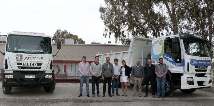 Gutiérrez entregó camiones para los municipios de Aluminé y Picún Leufú.