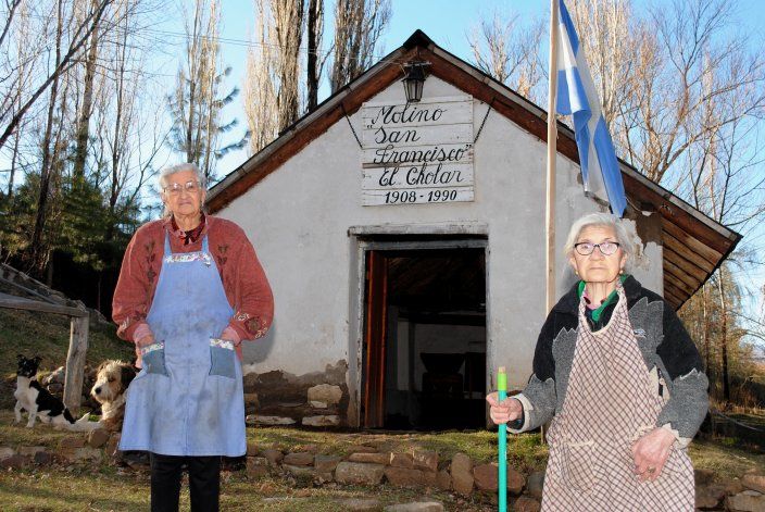El Cholar tiene un molino al que no le pasó el tiempo