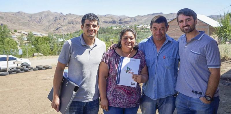 En Andacollo y Chos Malal se entregaron créditos para emprendimientos.