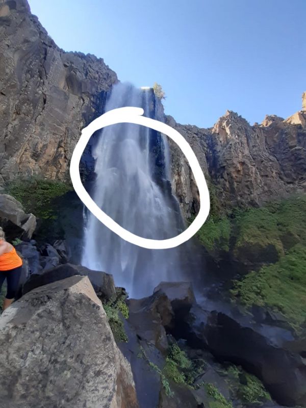 La figura de Cristo sorprendió a turistas en la cascada La Fragua