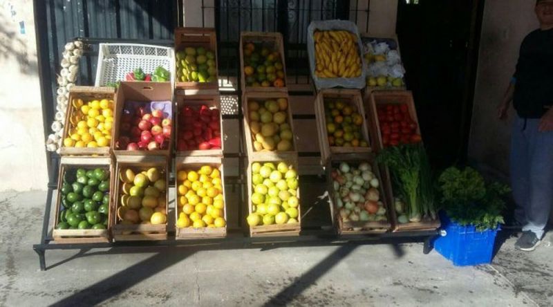 Salteña cobró el bono de 10 mil pesos y se puso una verdulería