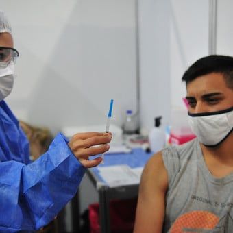 ATENCIÓN: los mayores de 18 años podrán vacunarse sin turno el fin de semana