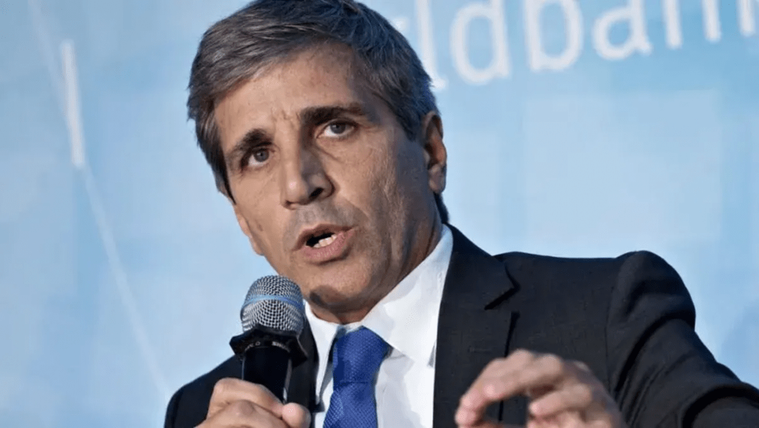 Caputo afirmó que la Ley Ómnibus no cambia el rumbo económico