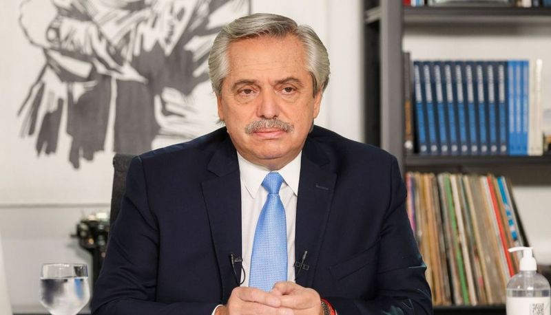 Alberto Fernández decidió hoy cerrar también los shoppings y dará un bono $15.000 para la AUH