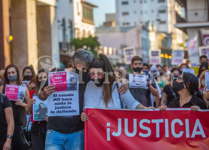 Femicidio de la docente: Repudiaron la inacción judicial por el calvario que vivió Paola Tacacho durante años