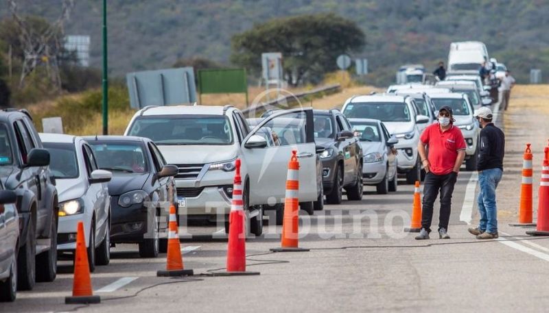 Largas filas para entrar a Salta el día previo a la restricción total