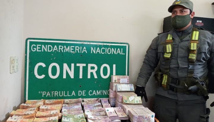 Encuentran más de $3 millones ocultos en un camión