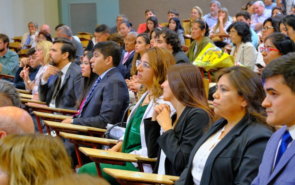 Hay alarma por la fuga de médicos recibidos en la Universidad de Salta