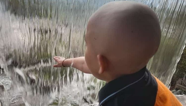 Una madre desesperada reclama que su hijo pueda terminar la quimioterapia