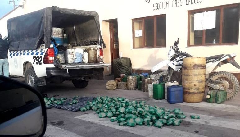 Incautaron 96 kg de hojas de coca, que eran transportadas en un patrullero de la Policía de Jujuy