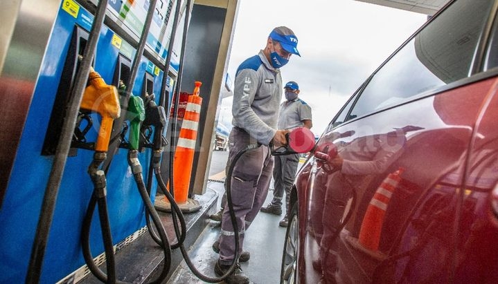 YPF también subió el precio de sus combustibles