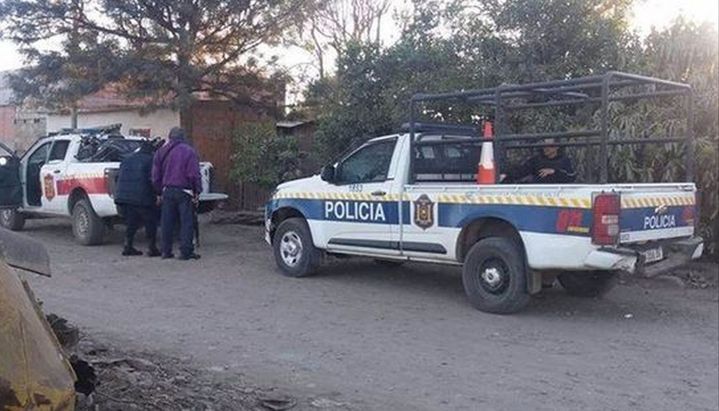 Violento robo: Cuatro encapuchados maniataron a una madre y a sus hijos