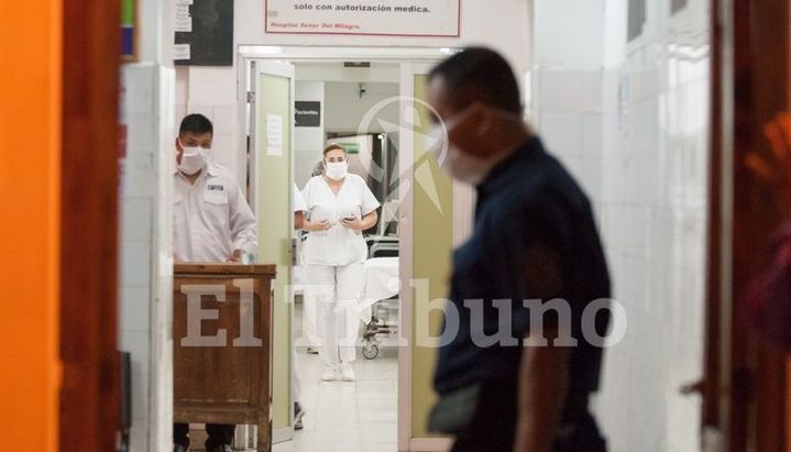 En los hospitales públicos también piden policías