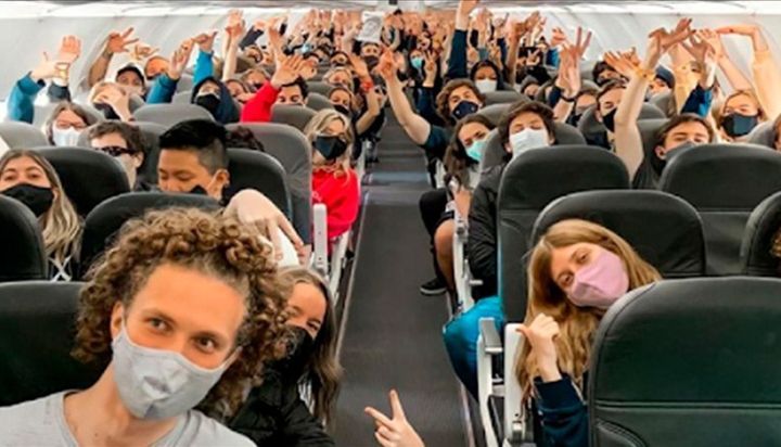 Salud pide prohibir los viajes de egresados al exterior