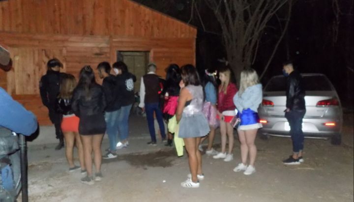 Clausuran fiestas clandestinas en fincas privadas