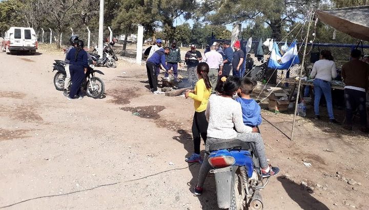 Continúa el paro de municipales de Las Lajitas por aumento de sueldos