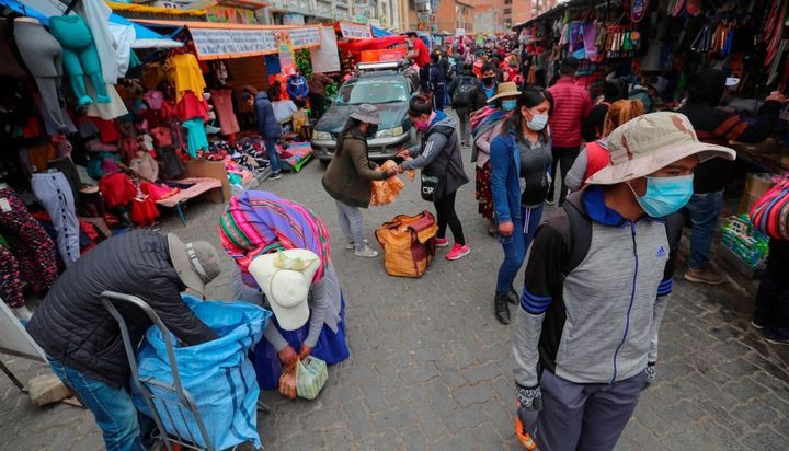 Bolivia reabrió el tránsito y el comercio en zonas de frontera