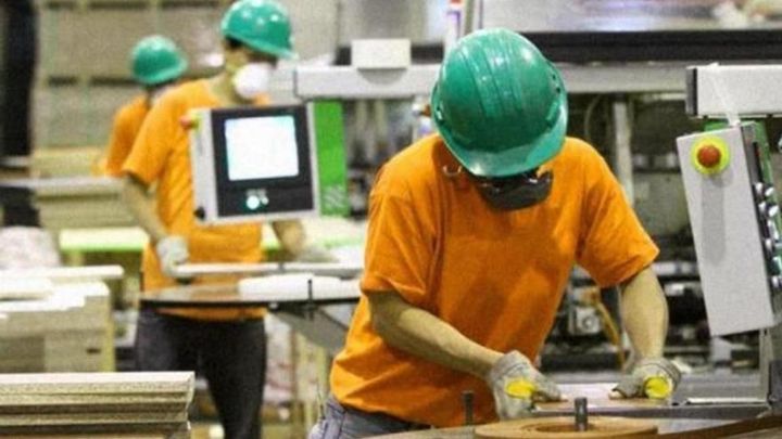 Extienden hasta fines de septiembre la prohibición de realizar despidos