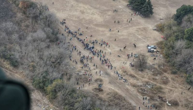 La policía fue a suspender una carrera cuatrera y terminó golpeando a un asistente